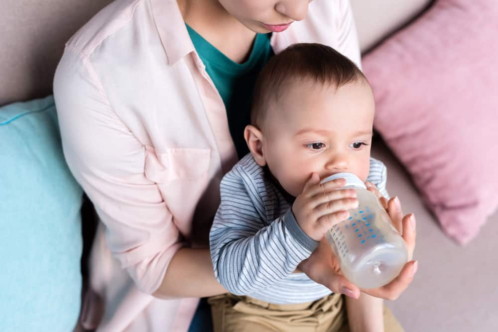 best way to hold baby while bottle feeding