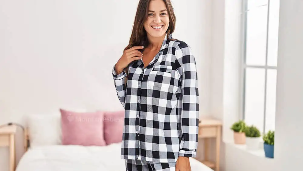 Photo of the Ekouaer Women’s Comfort Nursing Pajamas