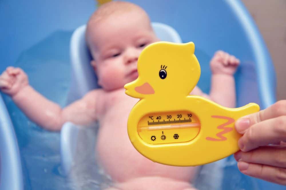 how warm should newborn bath be