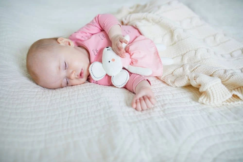 Baby sleeping with a security blanket