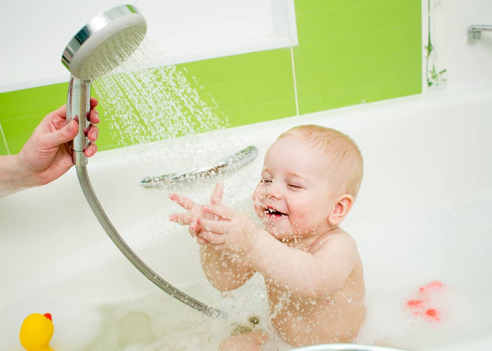 How often can you bathe a 4 month old baby How Often To Bathe Baby 4 Reasons Not To Do It Daily