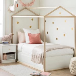 A beautiful girl's house beds