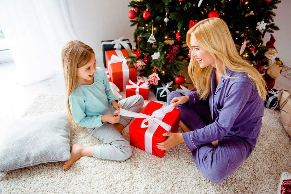 76 Christmas Gifts for Her 2023: Top Gift Ideas She'll Love