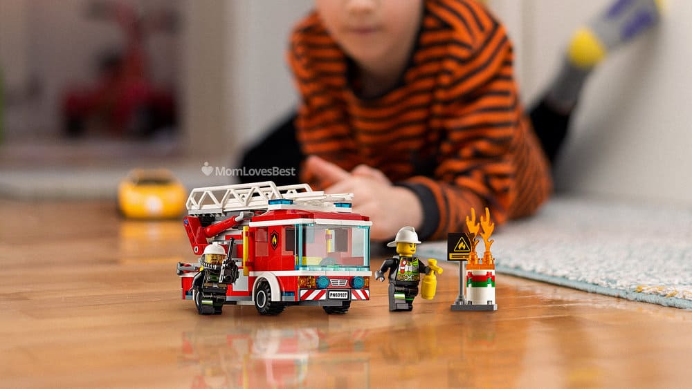Photo of the Lego City Ladder Truck