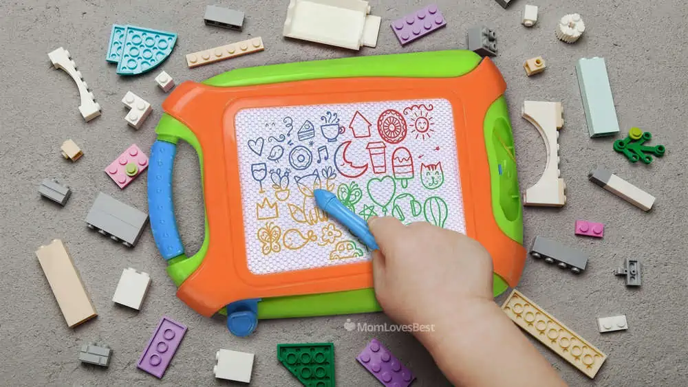 Photo of the Vivitoy Magnetic Drawing Board