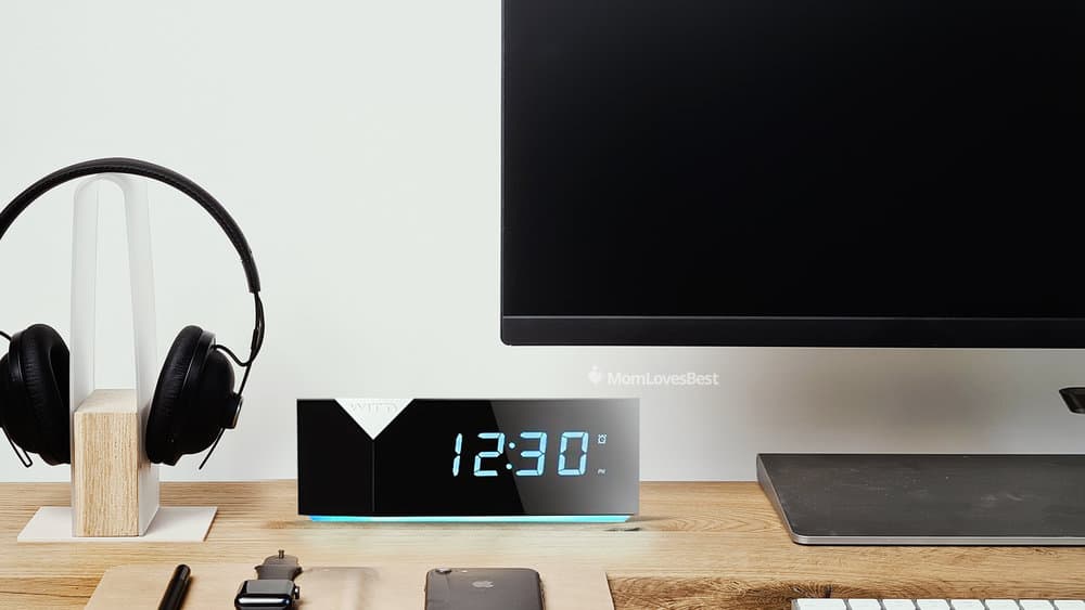Photo of the Witti Beddi Charge Alarm Clock