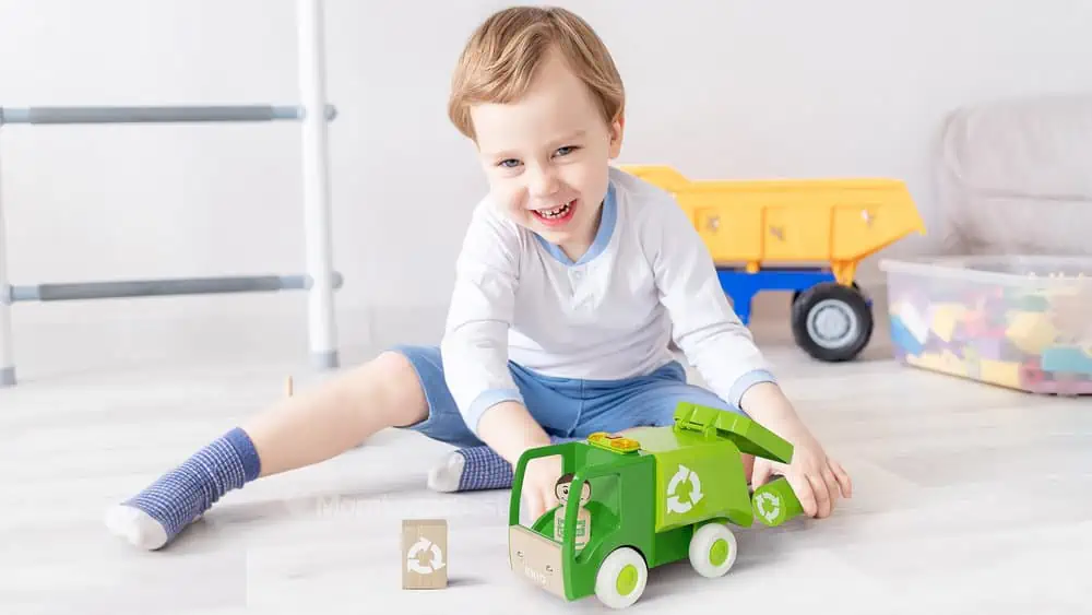 Photo of the Brio Light and Sound Garbage Truck