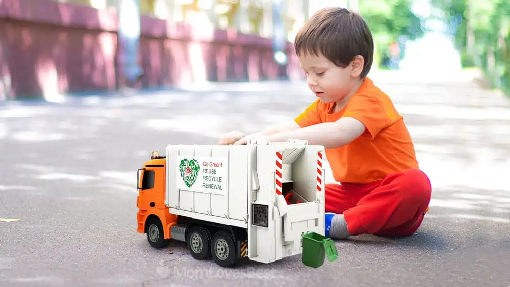 Photo of the Double E Remote Control Garbage Truck