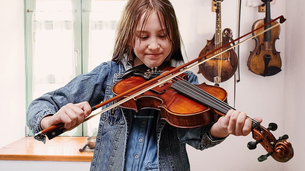 kid playing violin
