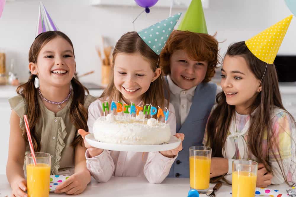 Children Girls Cake 11 – Gold Drip and Stars – Heidelberg Cakes